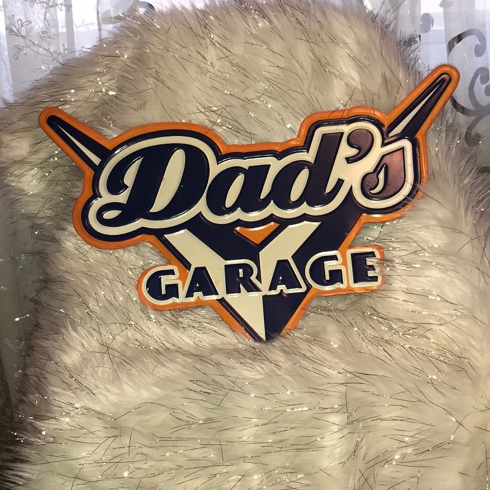 Dad’s Garage tin sign NWT 🔥